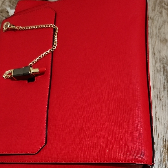 Chic Red Handbag with Gold Accents - Picture 3 of 13